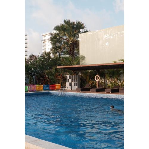 a pool at a hotel with a person in the water at Aria Vũng Tàu - 2WC 2PN view biển riêng - 128m2 in Xa Thang Nhut
