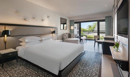 Postel nebo postele na pokoji v ubytování Hyatt Regency Phuket Resort