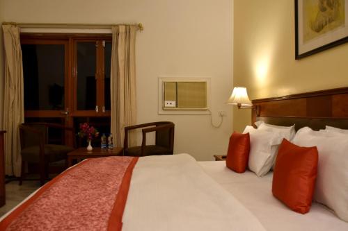 Ένα ή περισσότερα κρεβάτια σε δωμάτιο στο Greenwood Hotel
