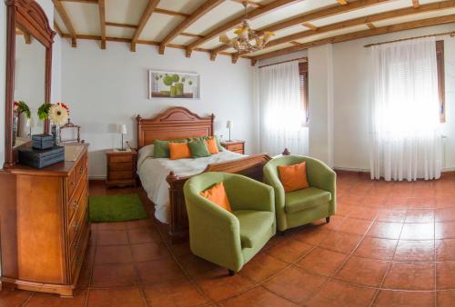 A bed or beds in a room at Apartamentos Rurales El Prado