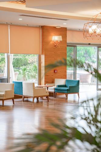 Posezení v ubytování Ramada Resort Kusadasi & Golf
