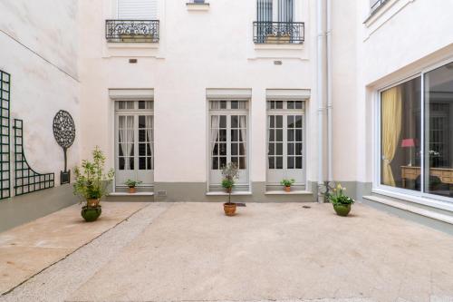 Veeve - Postcards from the Eiffel Tower