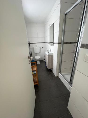 a bathroom with a toilet and a sink at Zimmer Am Wasser in Calden