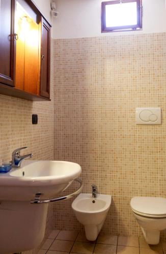 a bathroom with a sink and a toilet at Hotel Villa Elisabetta in Galatina