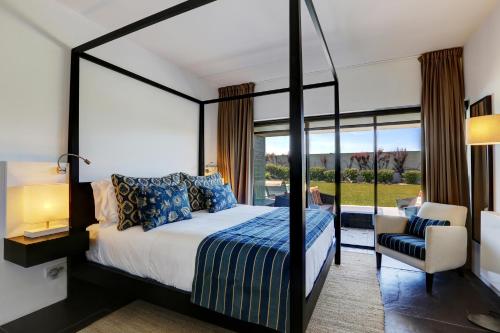 Кровать или кровати в номере Bom Sucesso Resort