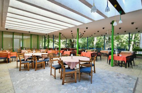 Ресторант или друго място за хранене в Международен дом на учените Жолио Кюри