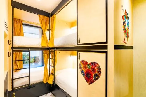 Petit Hostel Palacio Real photo 3