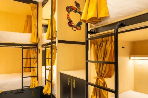 Petit Hostel Palacio Real photo 28