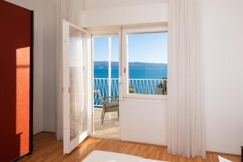 Déjà Blue Apartment