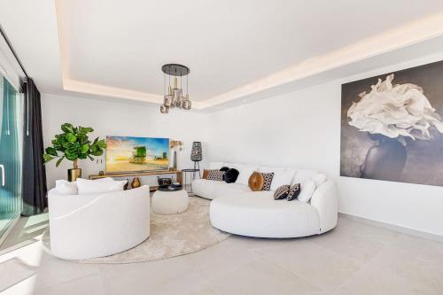 Stunning luxurious apartment.