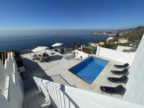 3 bed villa with stunning views and private pool