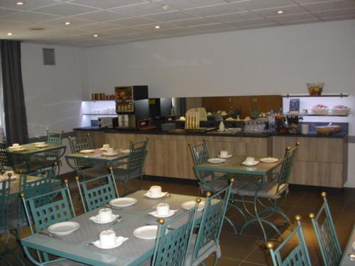 En restaurant eller et andet spisested på Hotel-Restaurant Du Lac