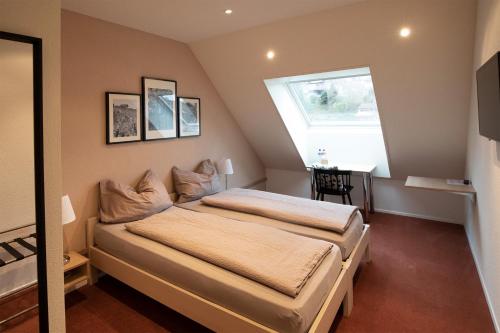 a bedroom with two beds and a window at Hotel Restaurant Post in Bözen