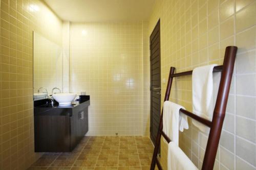 Koupelna v ubytování Exotic Boutique 4BR Pool Villa Toya, Gated Residence, Rawai