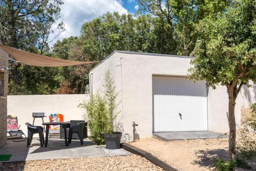 Studio en pierre U Pinu, 2 personnes, Muratello, 6 Kms de Porto Vecchio