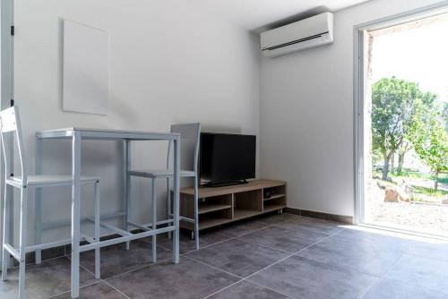 Studio en pierre U Pinu, 2 personnes, Muratello, 6 Kms de Porto Vecchio