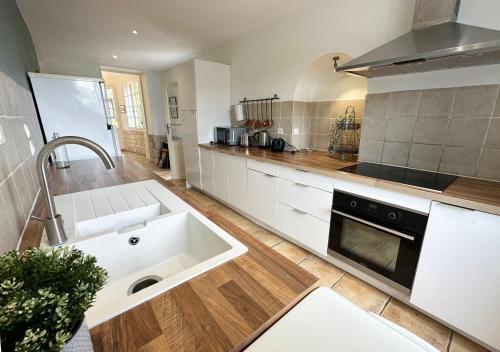 Dapur atau dapur kecil di Gîtes du Château de Panisseau