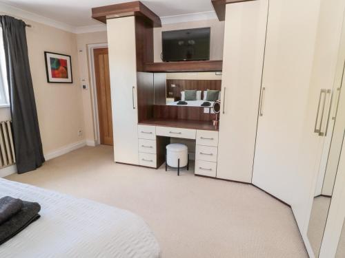 a bedroom with a sink and a mirror at The Croft in Alnwick