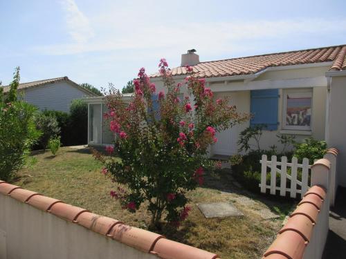 Fotografia z galérie ubytovania Maison Indépendante à Longeville-sur-Mer: 6 Pers, 3 Ch, Proche Plage et Village, Jardin Privé - FR-1-336-98 v destinácii Longeville-sur-Mer