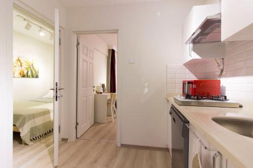 Kép Fully Renovated 2BR Flat in Prime Location at Moda szállásáról Isztambulban a galériában
