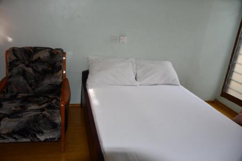 En eller flere senge i et værelse på Raffin Royal Lodge