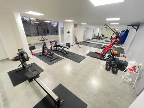 an overhead view of a gym with exercise equipment at Departamento en exclusiva zona residencial de Concepción in Concepción
