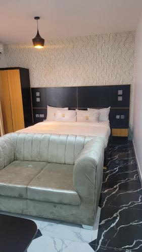 The Charis Hotel & Suites – Photos 2