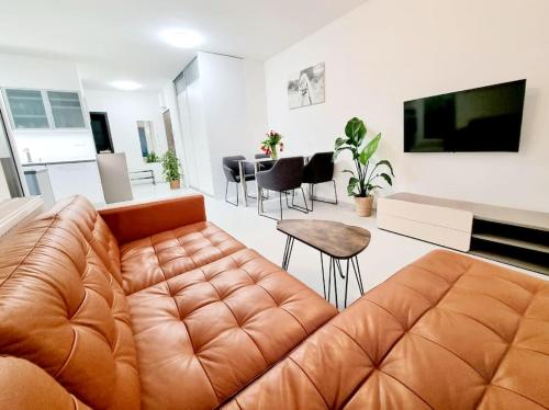 Florian Garden Apartment with private parking
