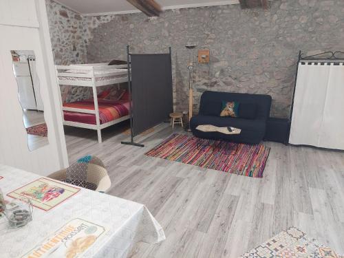 Postel nebo postele na pokoji v ubytování Gite Studio Les Maisons de Gaïa