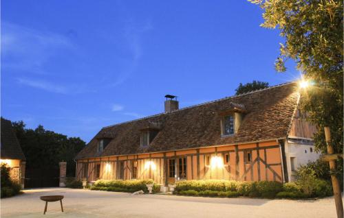 Nice home in Pierrefitte sur sauldr with WiFi and 2 Bedrooms