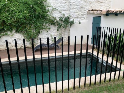 Photo de la galerie de l'établissement Agréable maison de ville clim/piscine/jardin, à Nîmes
