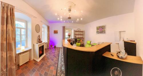 a living room with a kitchen with a bar in it at Felsenmühle Neuleiningen in Neuleiningen