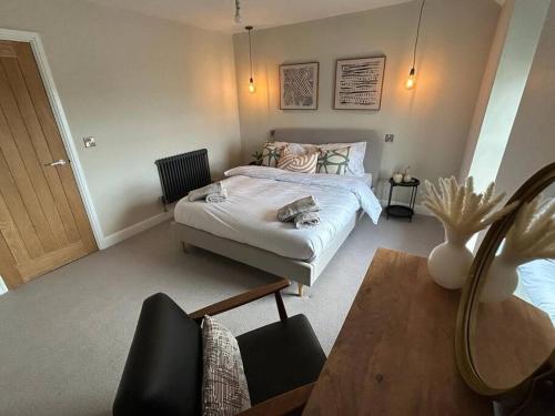 a bedroom with a bed and a wooden table at Caernarfon modern townhouse Snowdonia in Caernarfon