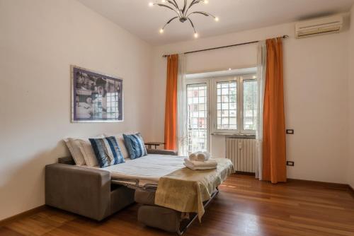 Bright Apt 2 Bedroom and balcony