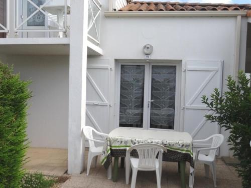 Maison Vendéenne avec Piscine Privée, Proche Plages et Commerces - FR-1-476-27