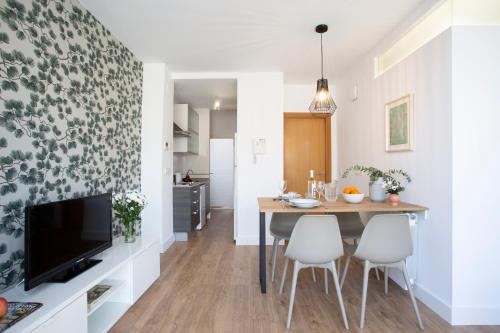 SingularStays Mar44