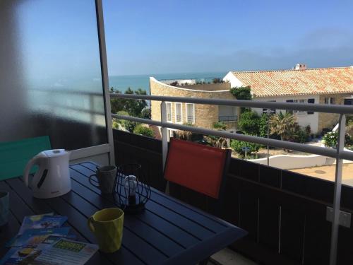 Appartement rénové bord de plage avec balcon et parking à Jard-sur-Mer - FR-1-336-79