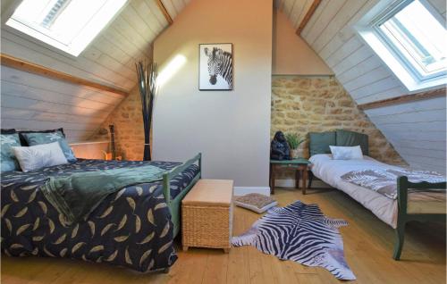 Habitación en el ático con 2 camas y alfombra de cebra en Awesome Home In Saint-brice-de-landell With House A Panoramic View, en Saint-Brice-de-Landelles