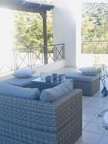 Ruang duduk di Beautiful maisonette with a view to the mountains and the sea