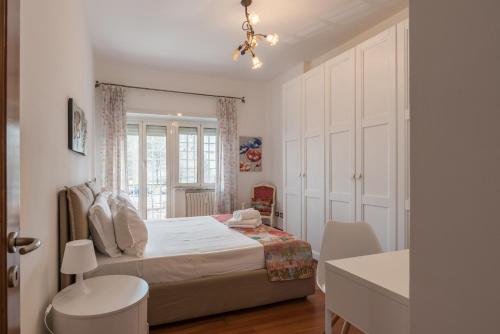 Bright Apt 2 Bedroom and balcony