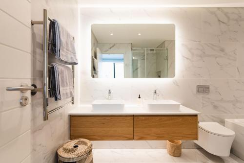 Luxury Apartments With Rooftop Pool And Penthouse Level photo