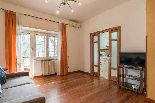 Bright Apt 2 Bedroom and balcony