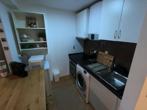 Gallery image of Lisbon, Cozy studio in Paço de Arcos, Oeiras in Paço de Arcos