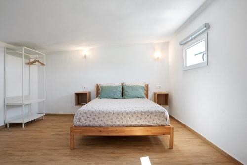 a bedroom with a bed in a white room at Casa La Yeguada in Vejer de la Frontera