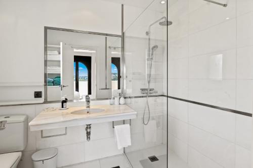 Casares Golf apt by Costarentals - Ref M10