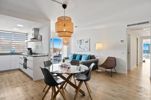 Central and modern Apt by Costarentals - Ref 34