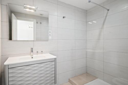 Ванная комната в Central and modern Fuengirola apartment Ref 34