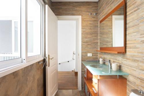 a bathroom with a sink and a mirror at Villa esclusiva a 300m da Playa del Duque in Adeje