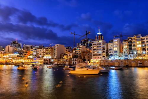 Γενική άποψη της πόλης Is-Swieqi ή θέα της πόλης από  αυτό το διαμέρισμα
