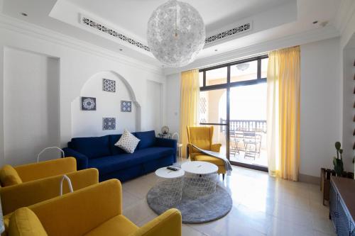 Chic 2BR with Burj Khalifa View in Souk Al Bahar